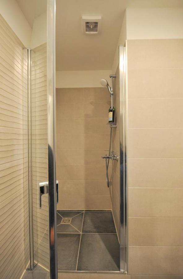 Central Comfort At Hanzas Residence, Stay Near Cafes, Bars, Museums & Esplanade Riga Exteriör bild