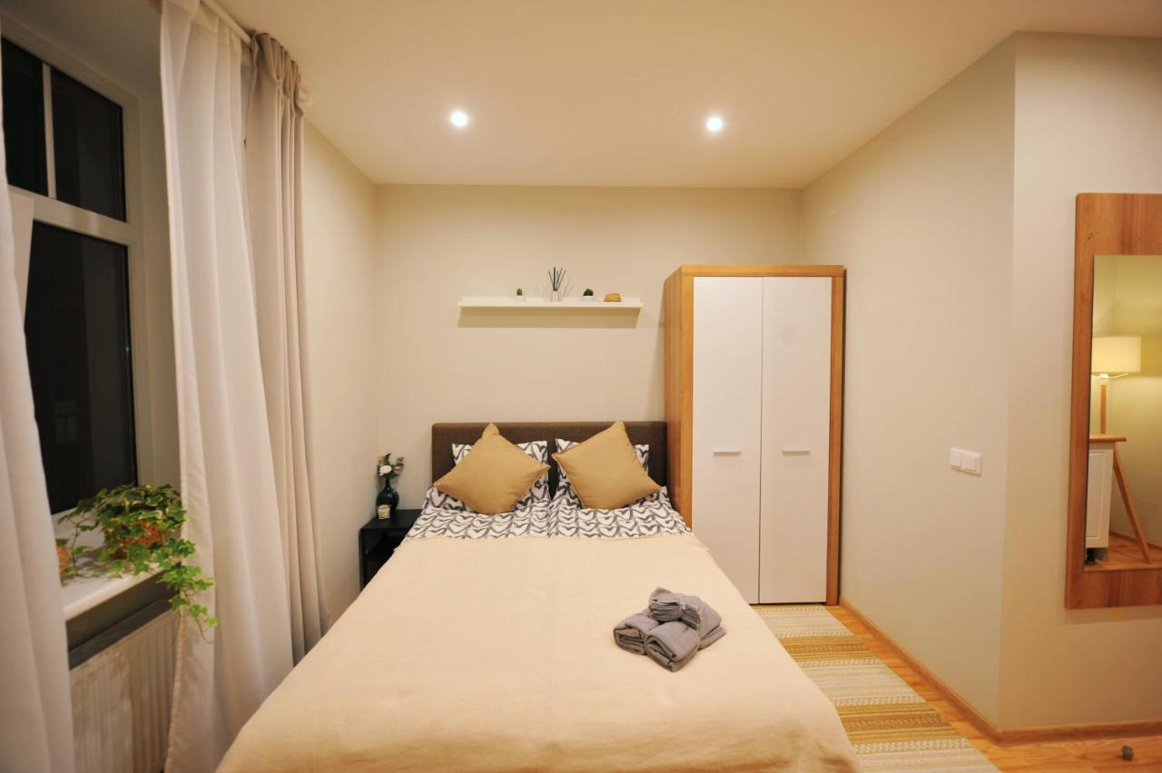 Central Comfort At Hanzas Residence, Stay Near Cafes, Bars, Museums & Esplanade Riga Exteriör bild