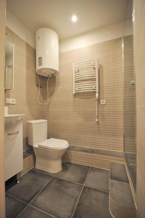 Central Comfort At Hanzas Residence, Stay Near Cafes, Bars, Museums & Esplanade Riga Exteriör bild
