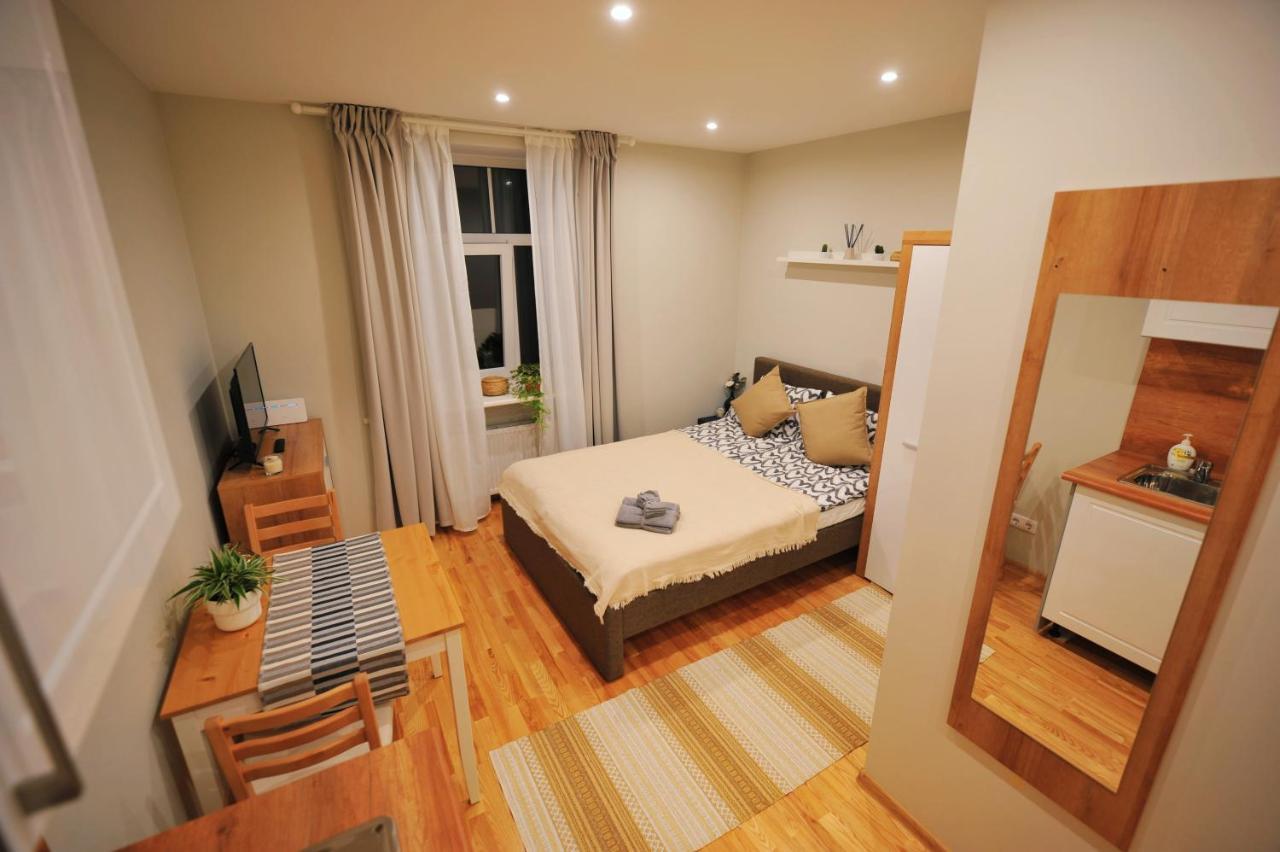 Central Comfort At Hanzas Residence, Stay Near Cafes, Bars, Museums & Esplanade Riga Exteriör bild