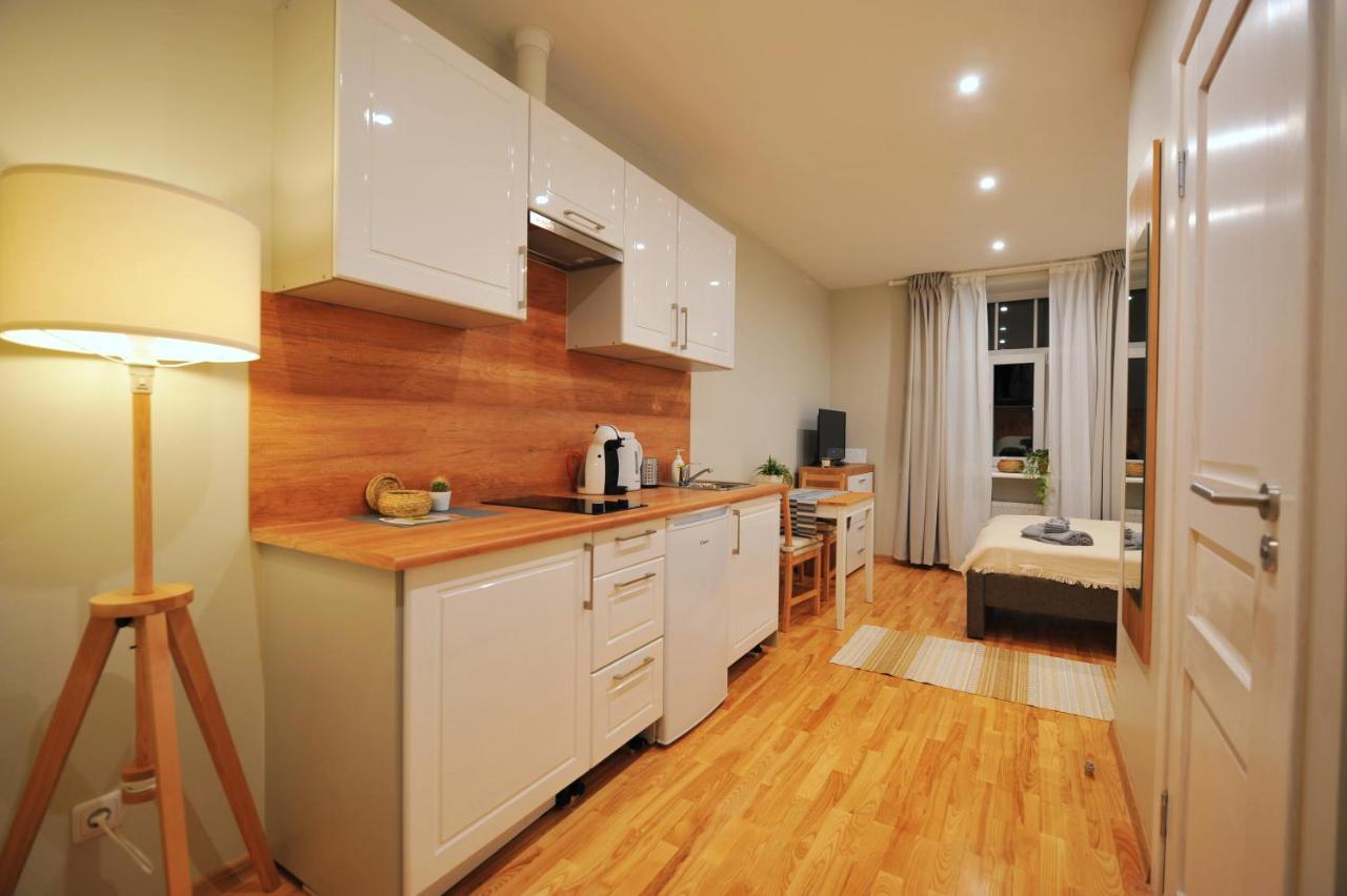 Central Comfort At Hanzas Residence, Stay Near Cafes, Bars, Museums & Esplanade Riga Exteriör bild