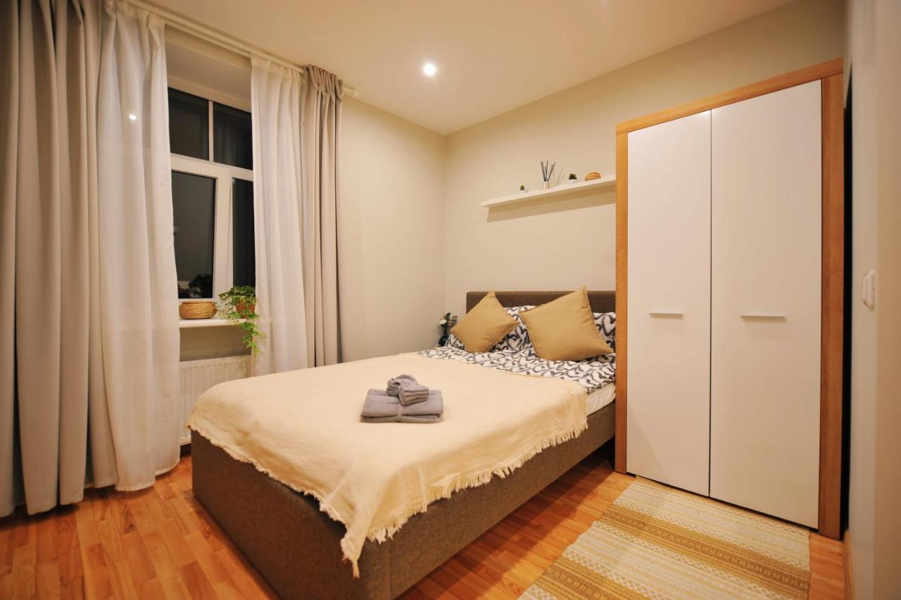 Central Comfort At Hanzas Residence, Stay Near Cafes, Bars, Museums & Esplanade Riga Exteriör bild